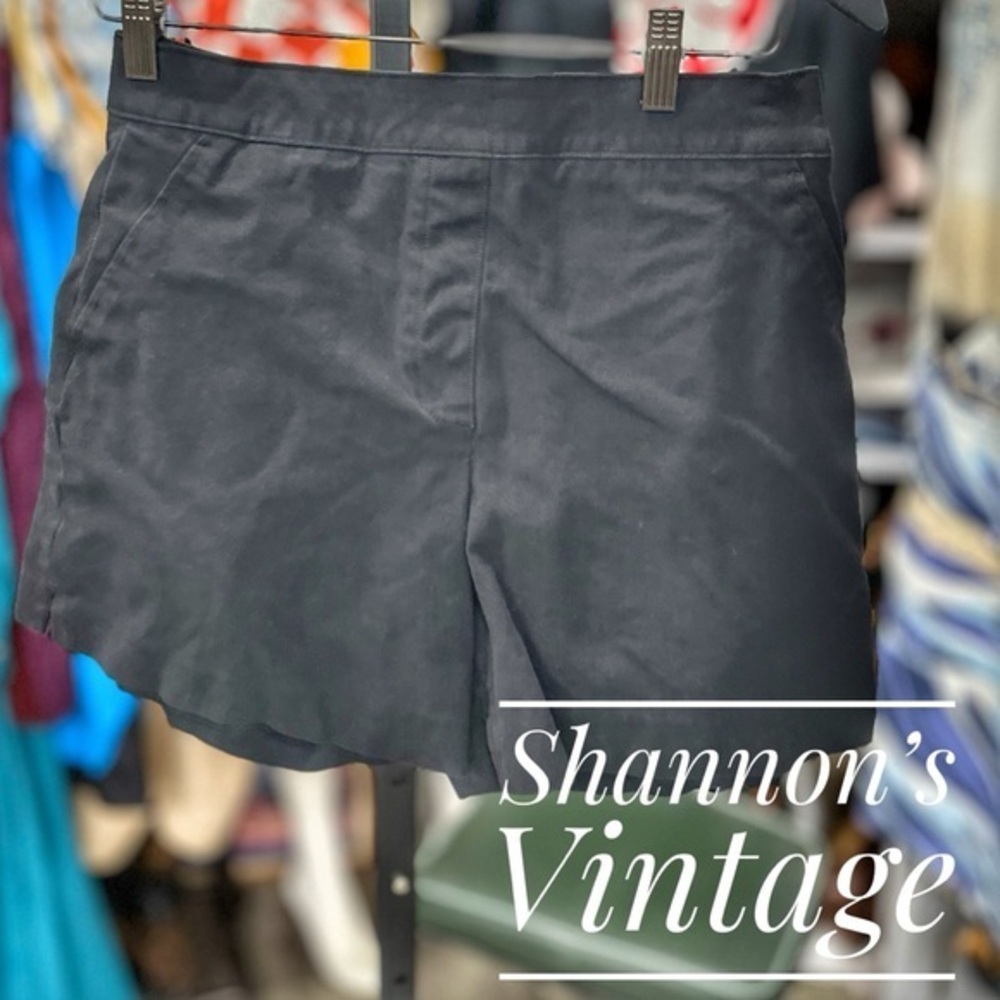 Spanx the Perfect A line sz small flat front shorts A19